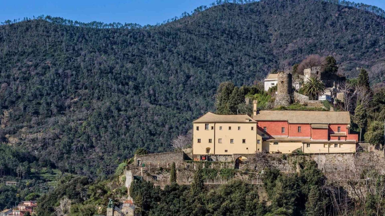 Pellegrini nell'Italia del silenzio: una fede per il nostro tempo