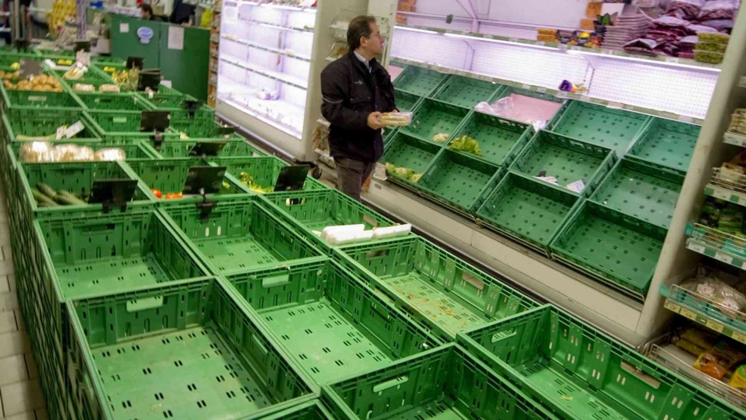 Un'insolita penuria di merci agita la società dei consumi
