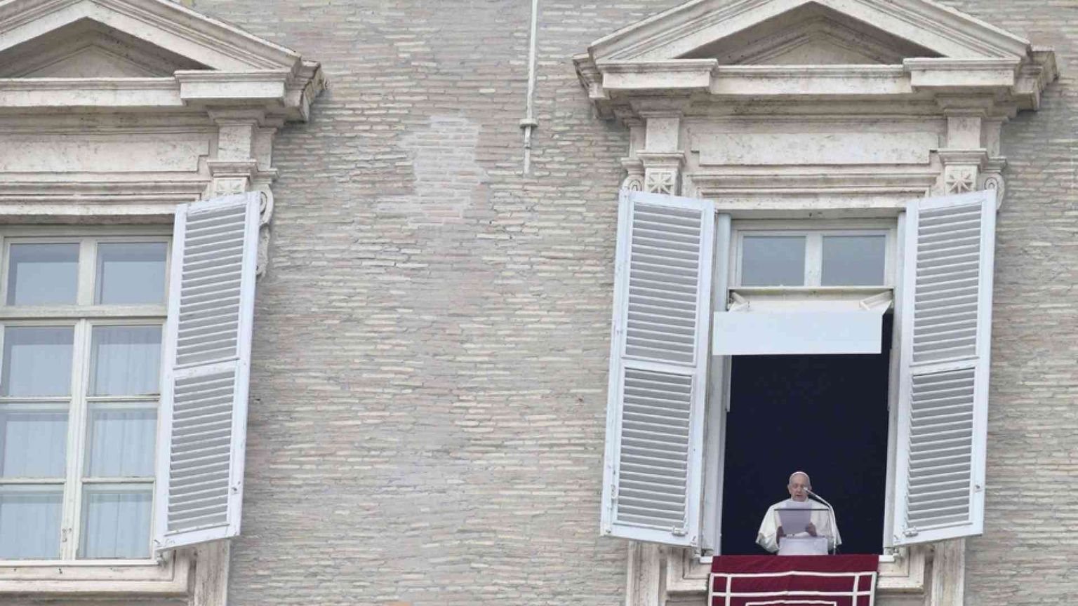 Il Papa: senza gioia la fede diventa un esercizio opprimente