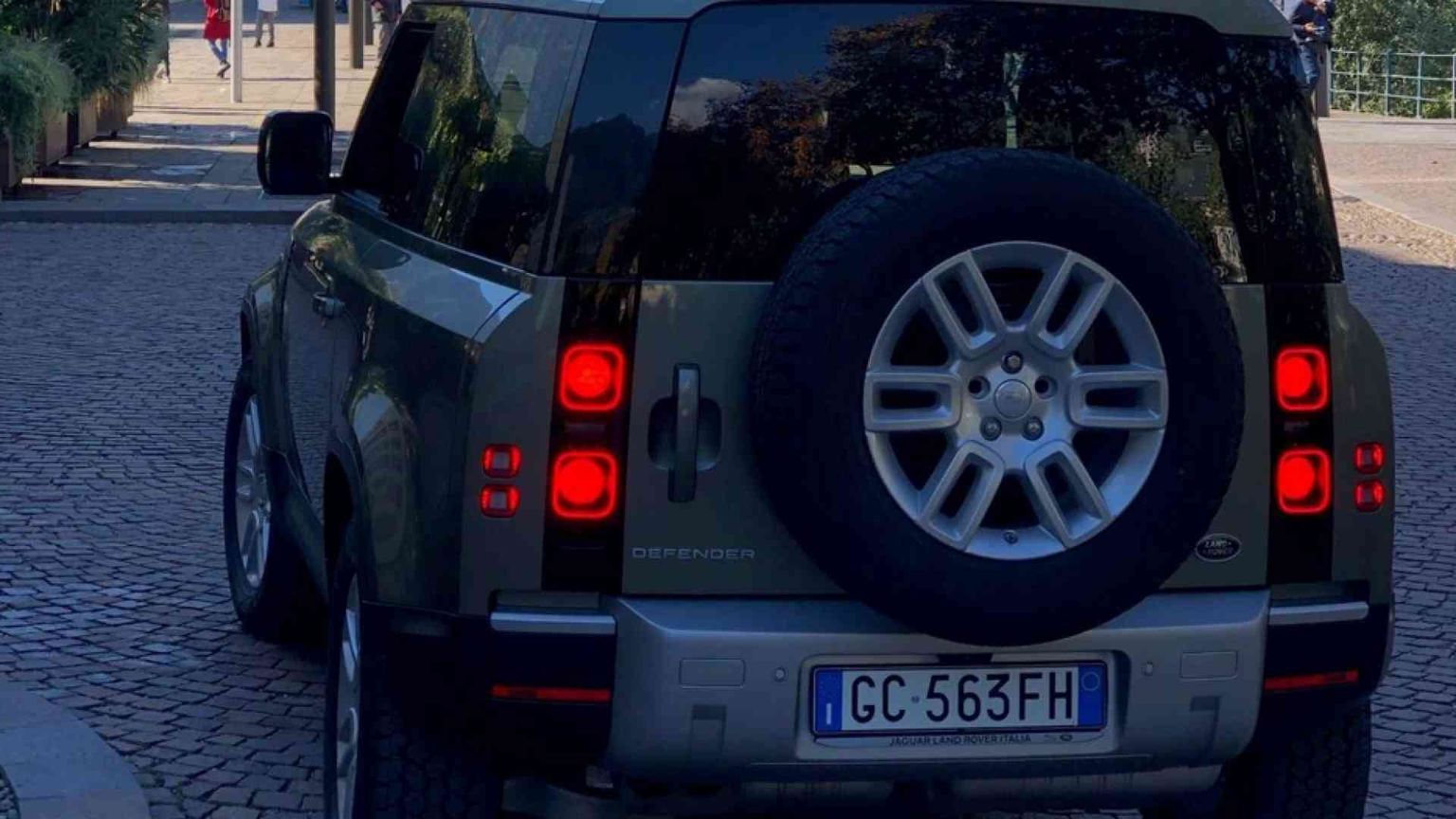 Nuova Defender 90: croce per i puristi, delizia per tutti gli altri