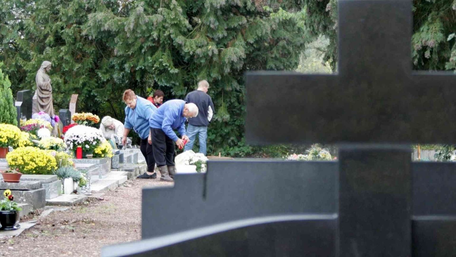 «Con la visita ai cimiteri riscopriamo l'essenziale»