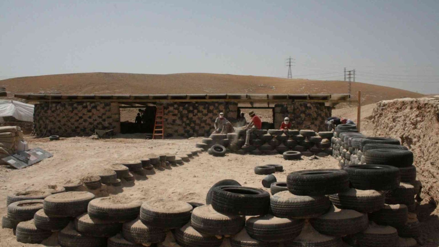 Niente cemento ma pneumatici e tubi per le scuole di ARCò