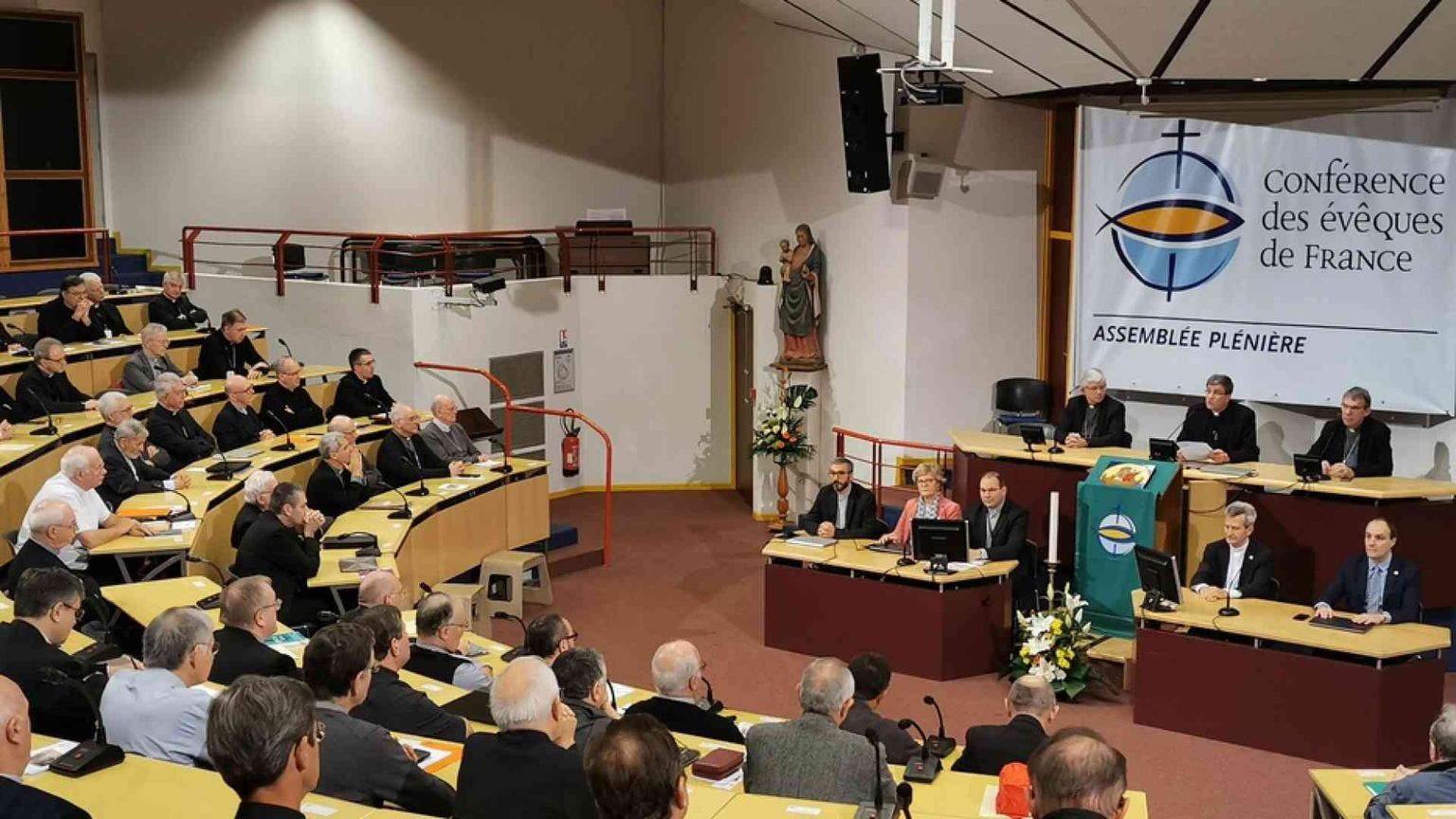 Abusi su minori, un giorno di penitenza per i vescovi francesi