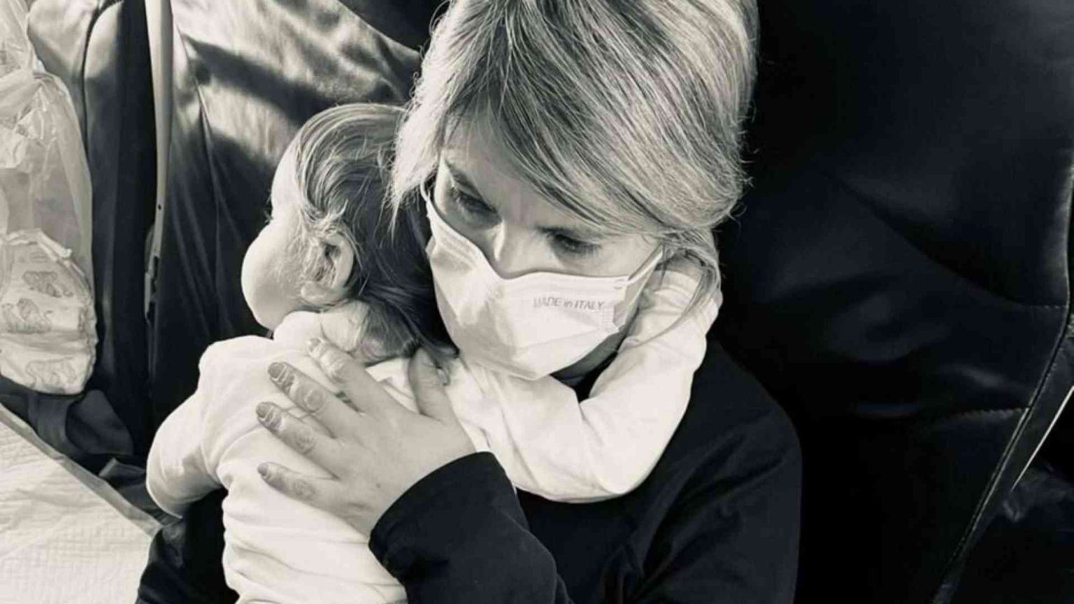 La bimba abbandonata in Ucraina: "Così l'abbiamo portata in Italia"