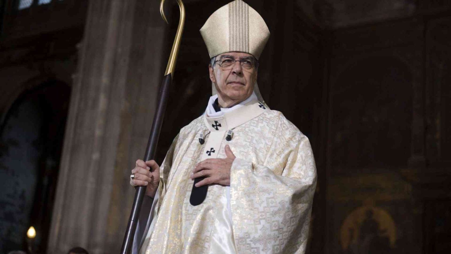 Bufera sull'arcivescovo di Parigi che rimette il mandato a papa Francesco
