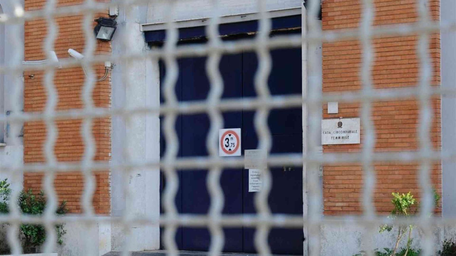 Don Roberto Guernieri, il prete che aiutava i carcerati (anche Riina)