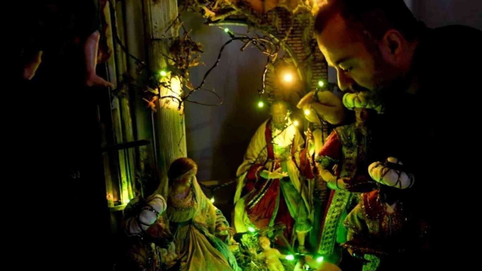 Migranti, lanterne verdi di solidarietà nel presepe di San Gregorio Armeno