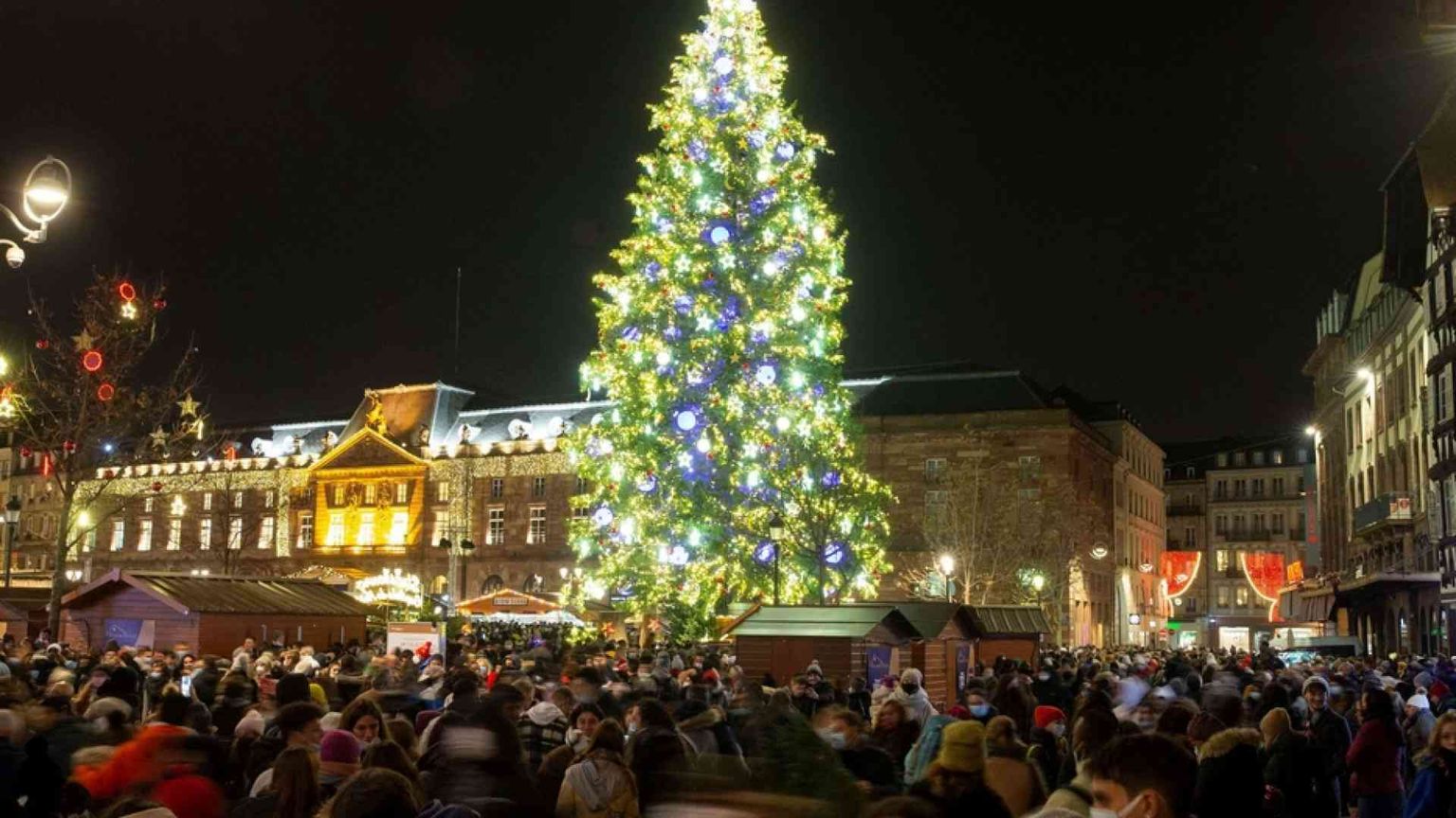 Natale cancellato da Ue. Quando essere "neutrali" fa tagliare le radici