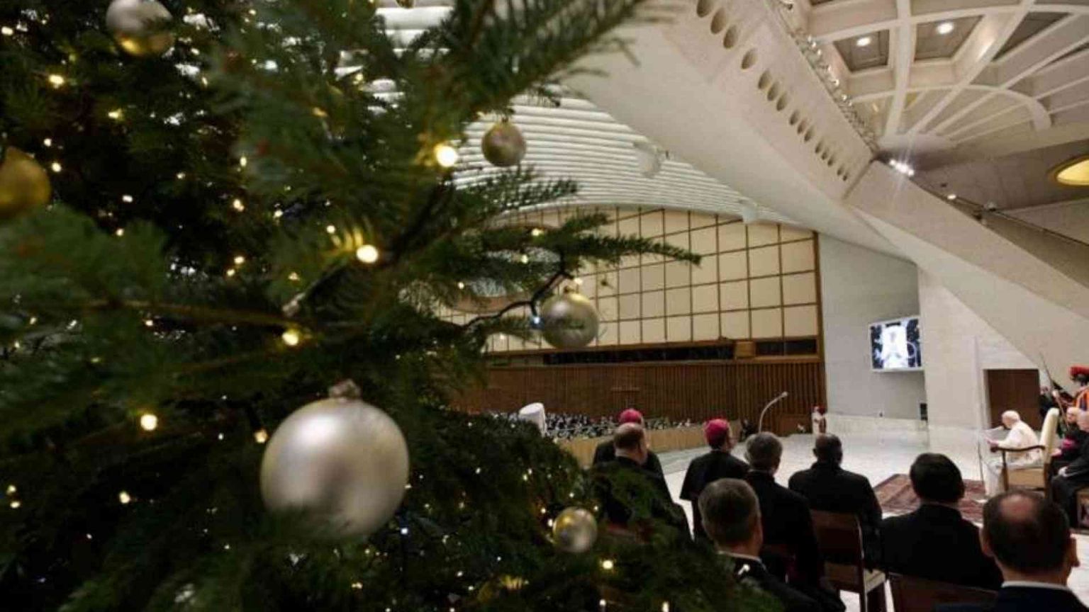 Il Papa: pregate per viaggio in Grecia e a Cipro, incontrerò l'umanità ferita