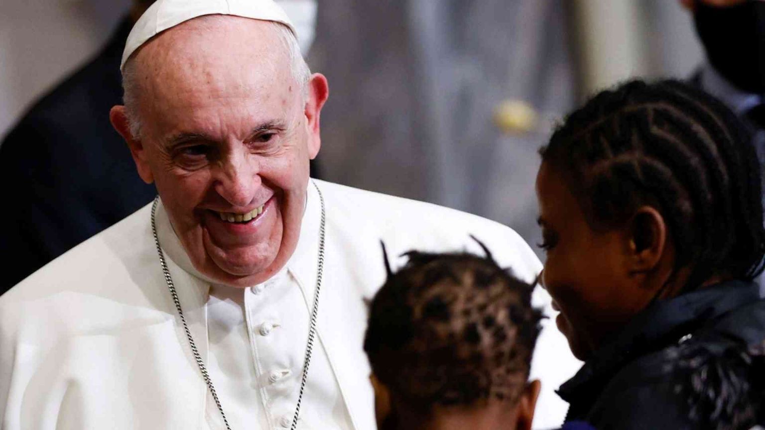Papa Francesco: fili spinati, confinamento e schiavitù, ecco l'Occidente