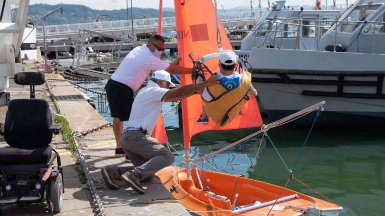 Sulle ali del vento, ecco come i disabili scoprono il mare con la Lega navale