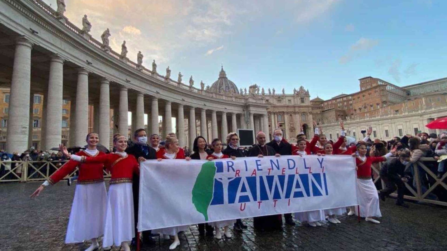 La mostra dei presepi a San Pietro inaugurata dalle danze di Taiwan