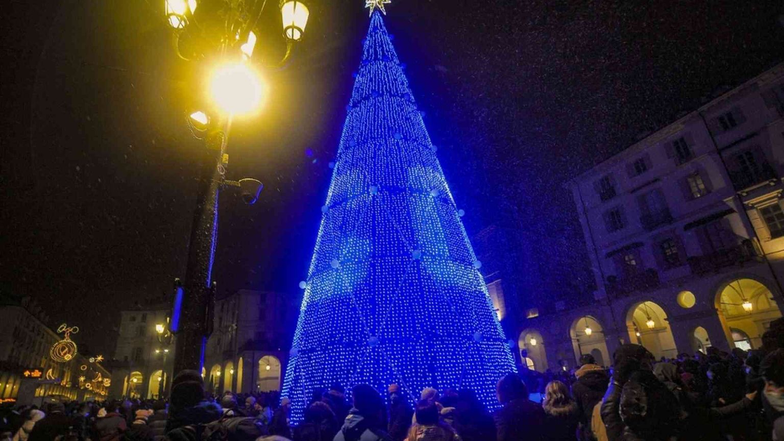 Così il Natale riesce a ricomporre una società ridotta in frammenti