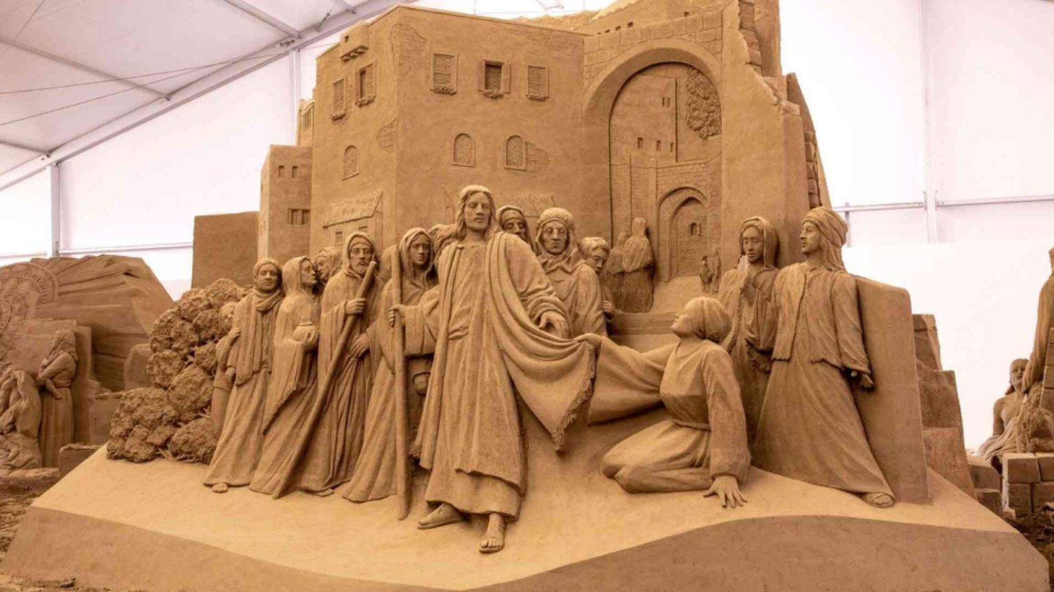 Il presepe? Un miracolo (di mille tonnellate) di sabbia
