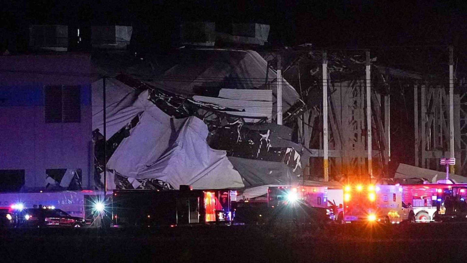 30 tornado devastano gli Stati Uniti centrali: si temono 100 morti