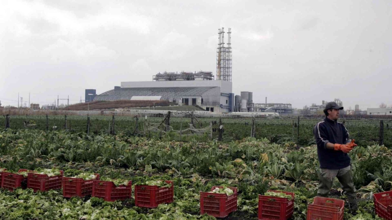 Acerra non ci sta: «Subito una moratoria dei rifiuti»