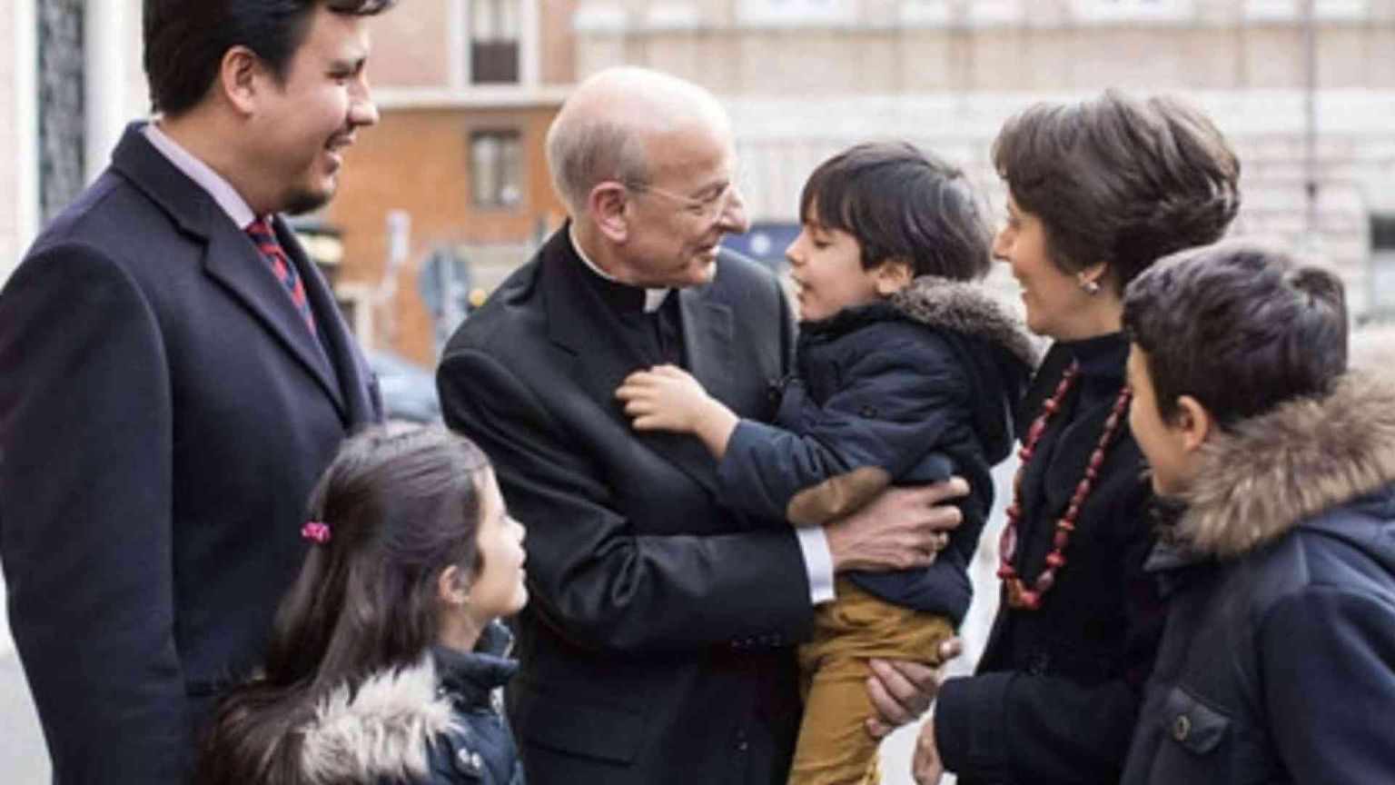 Ocáriz: nel Vangelo il «respiro» per la vita dei laici