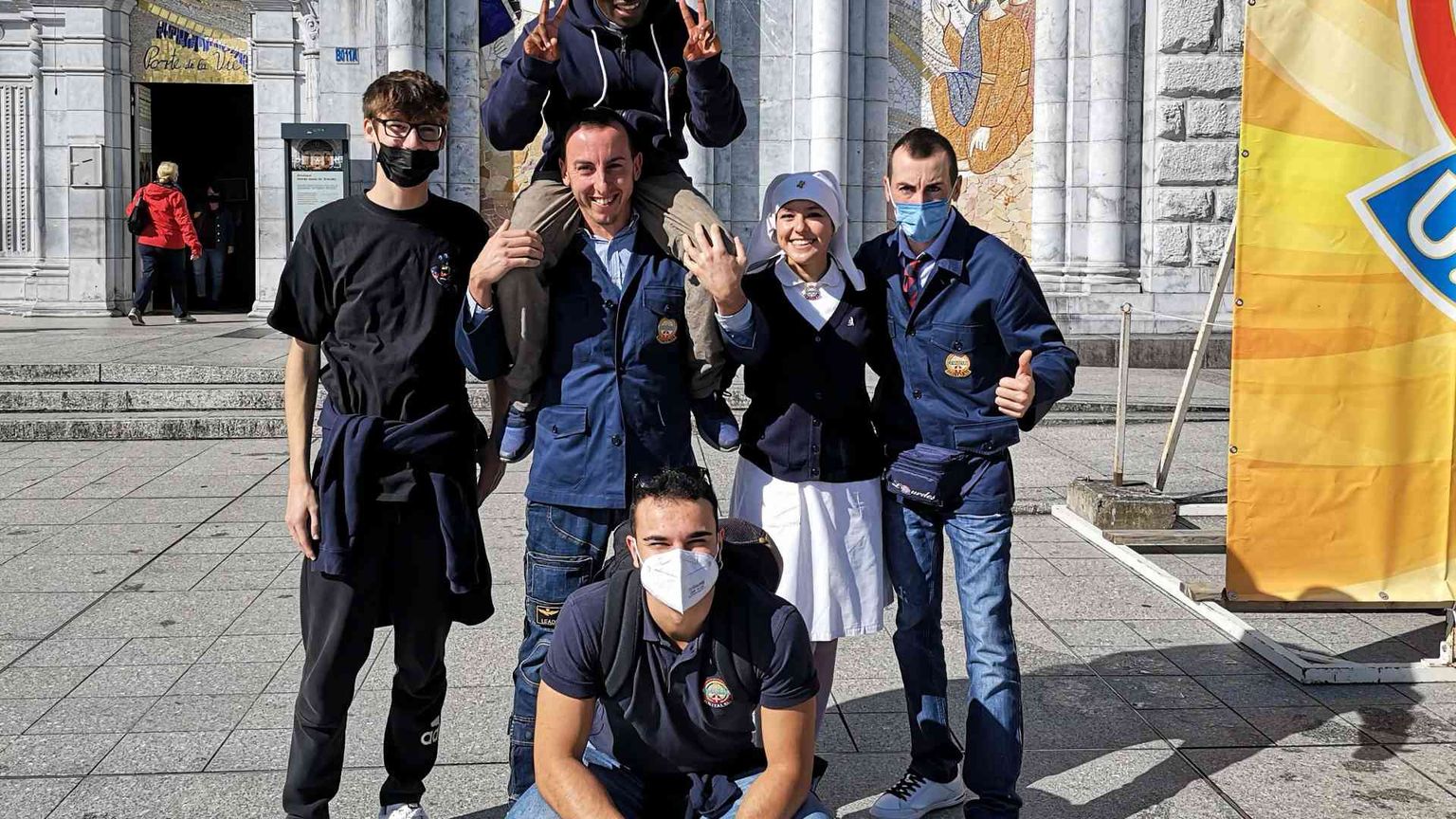 Giovani a scuola dagli ammalati