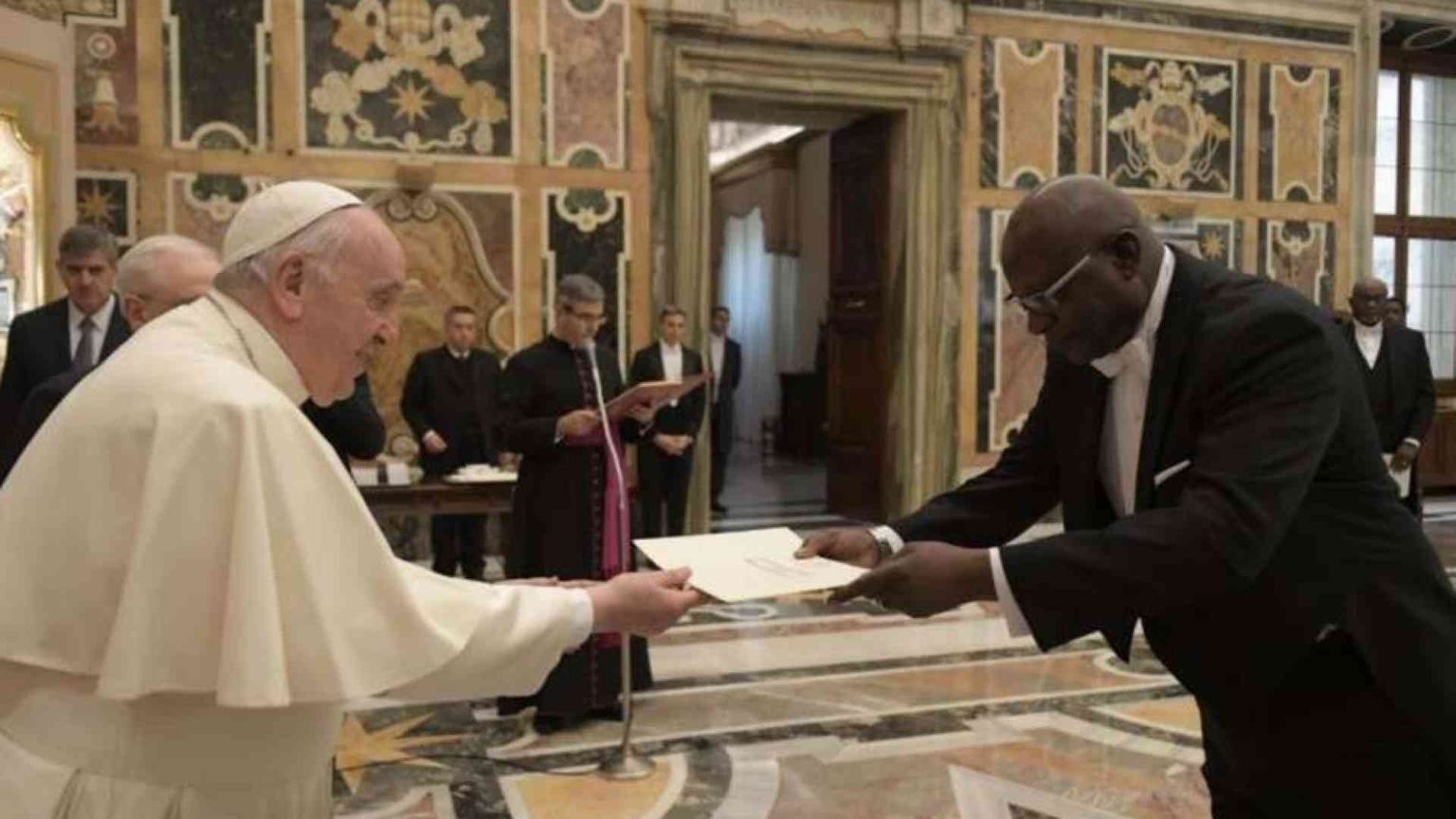 Papa Francesco: l'accesso ai vaccini è una questione di giustizia