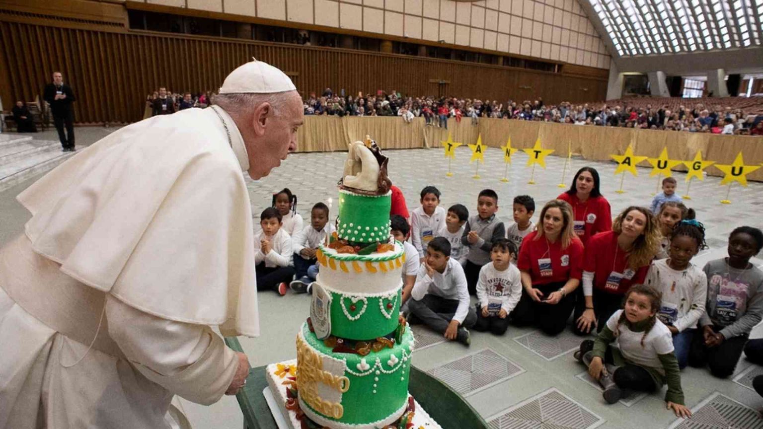 Papa Francesco compie 85 anni: gli auguri da tutto il mondo