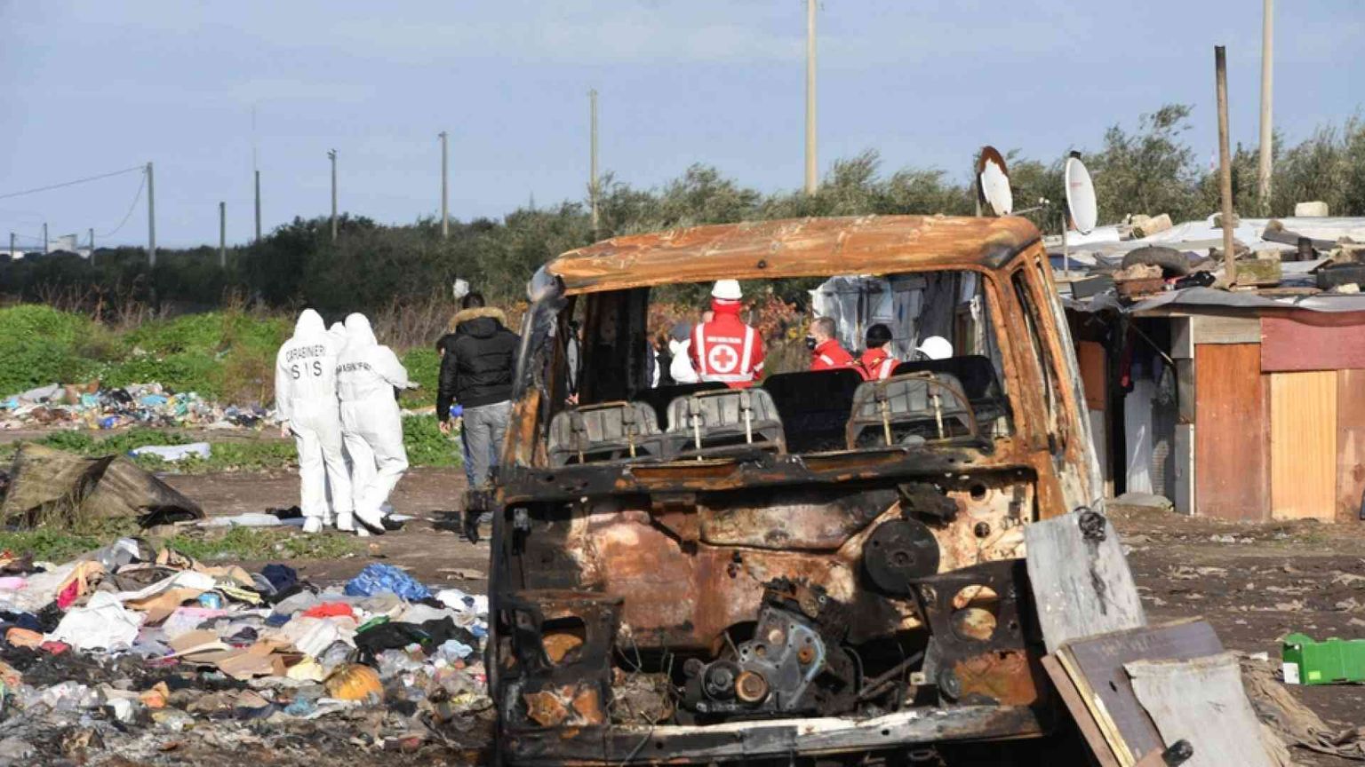 Il sociologo: «Rom bulgari schiavizzati per la passata economica»