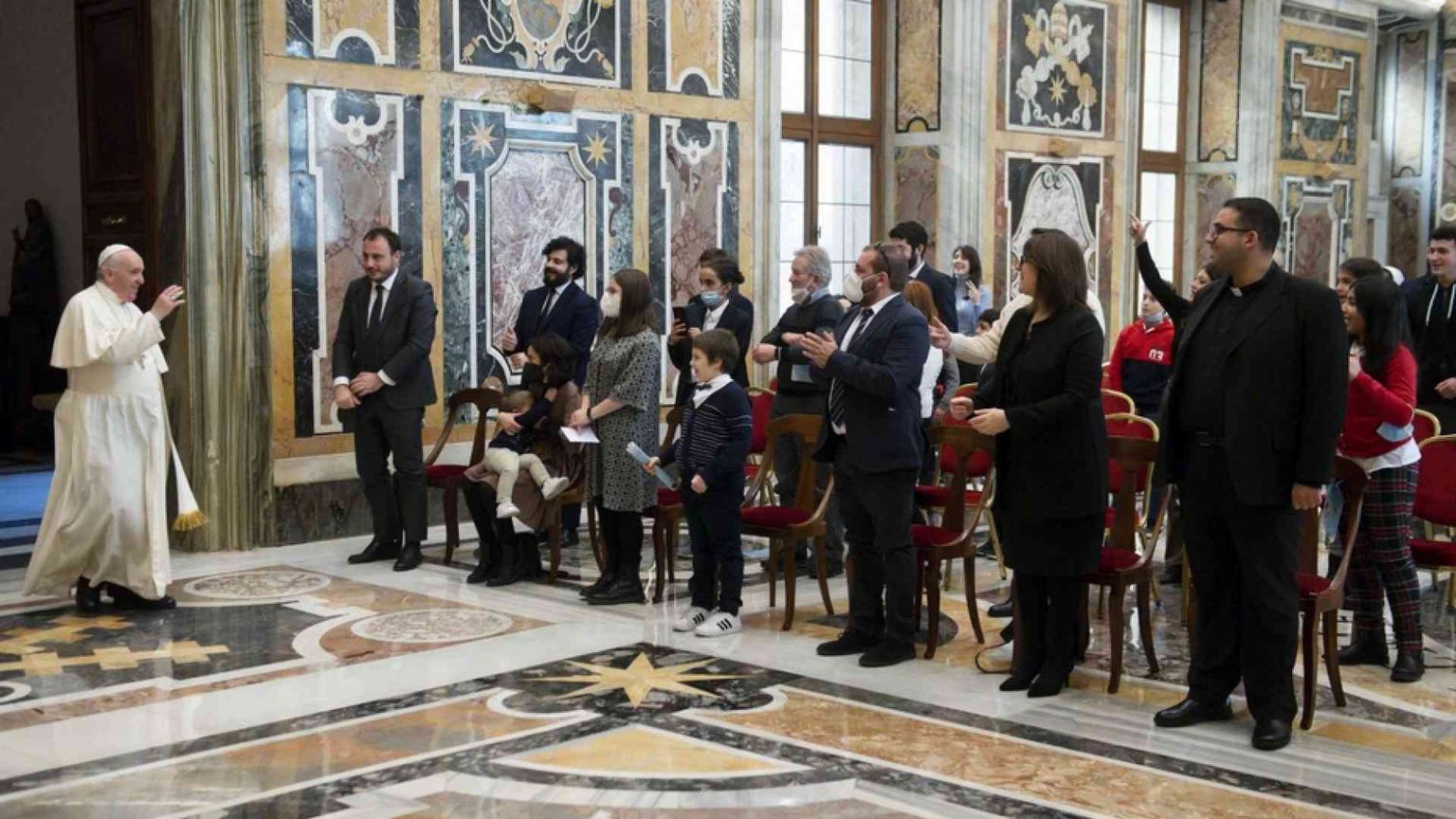 Il Papa ai giovani: "Non siamo fotocopie, siamo tutti originali"