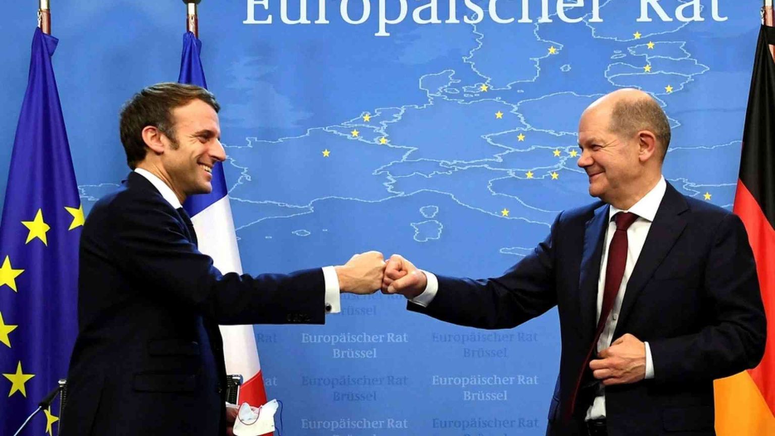 «No ai tamponi per chi viaggia in Ue», Macron e Scholz contro la linea Draghi