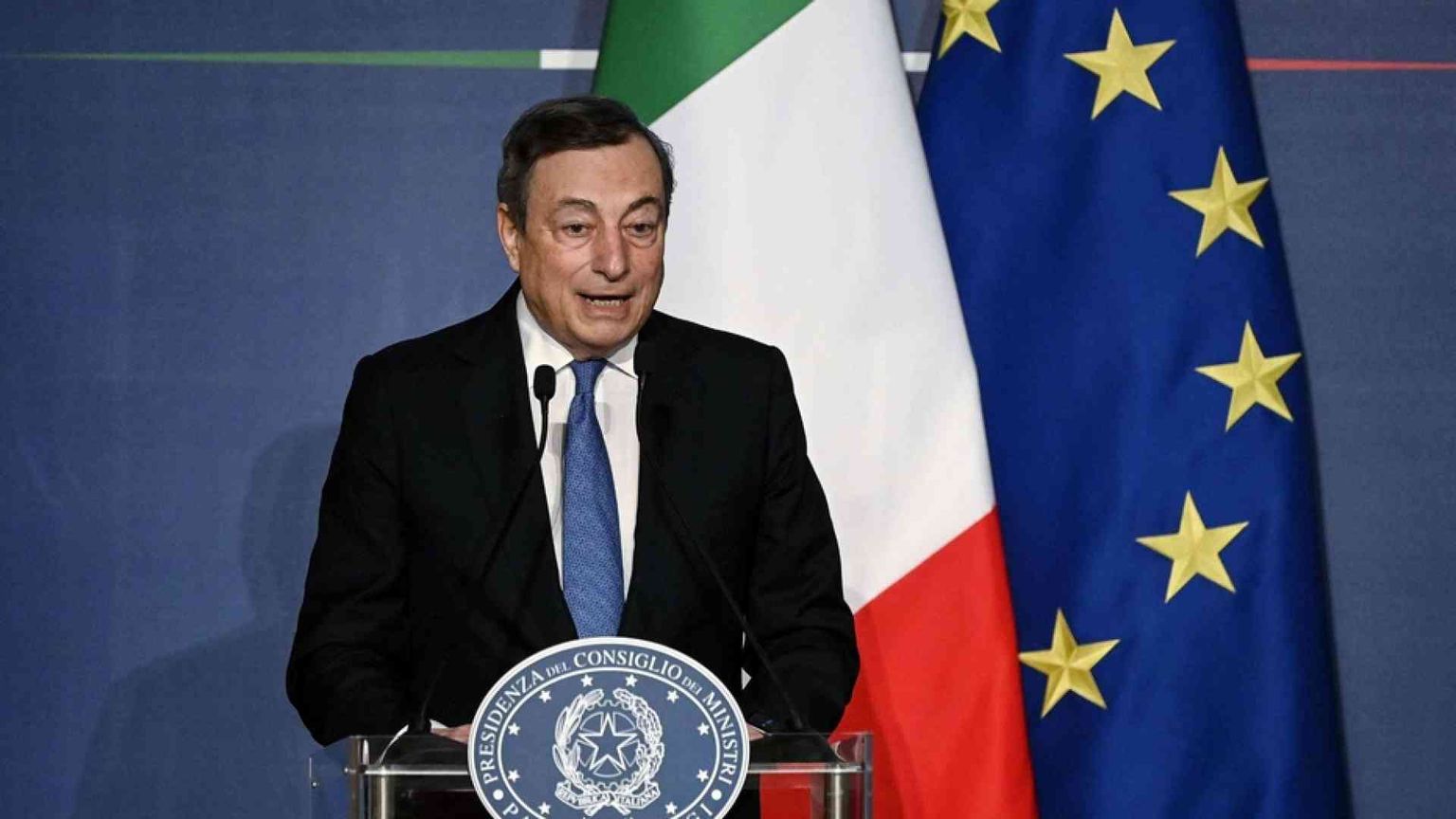 Draghi: io nonno a servizio delle istituzioni, governo avanti a prescindere