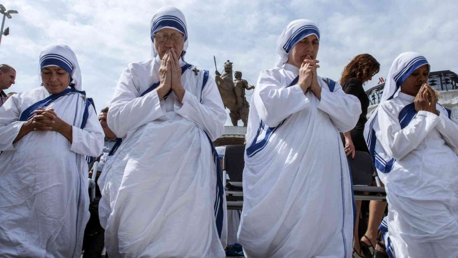 Il blocco dei conti esteri, le suore di Madre Teresa: il governo spieghi