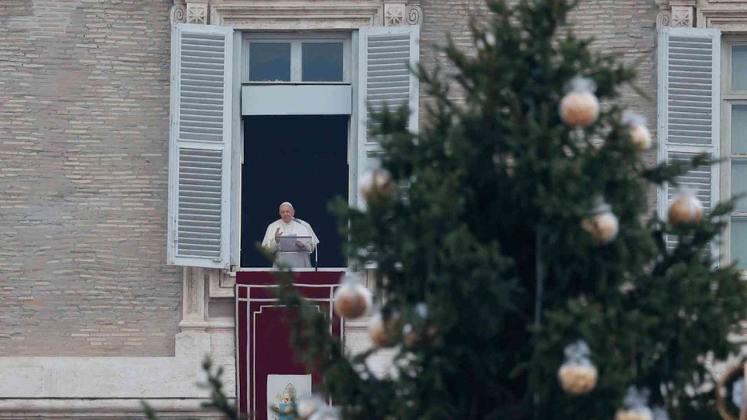 Il Papa: Dio abita tra di noi, raccontiamogli i problemi del nostro tempo