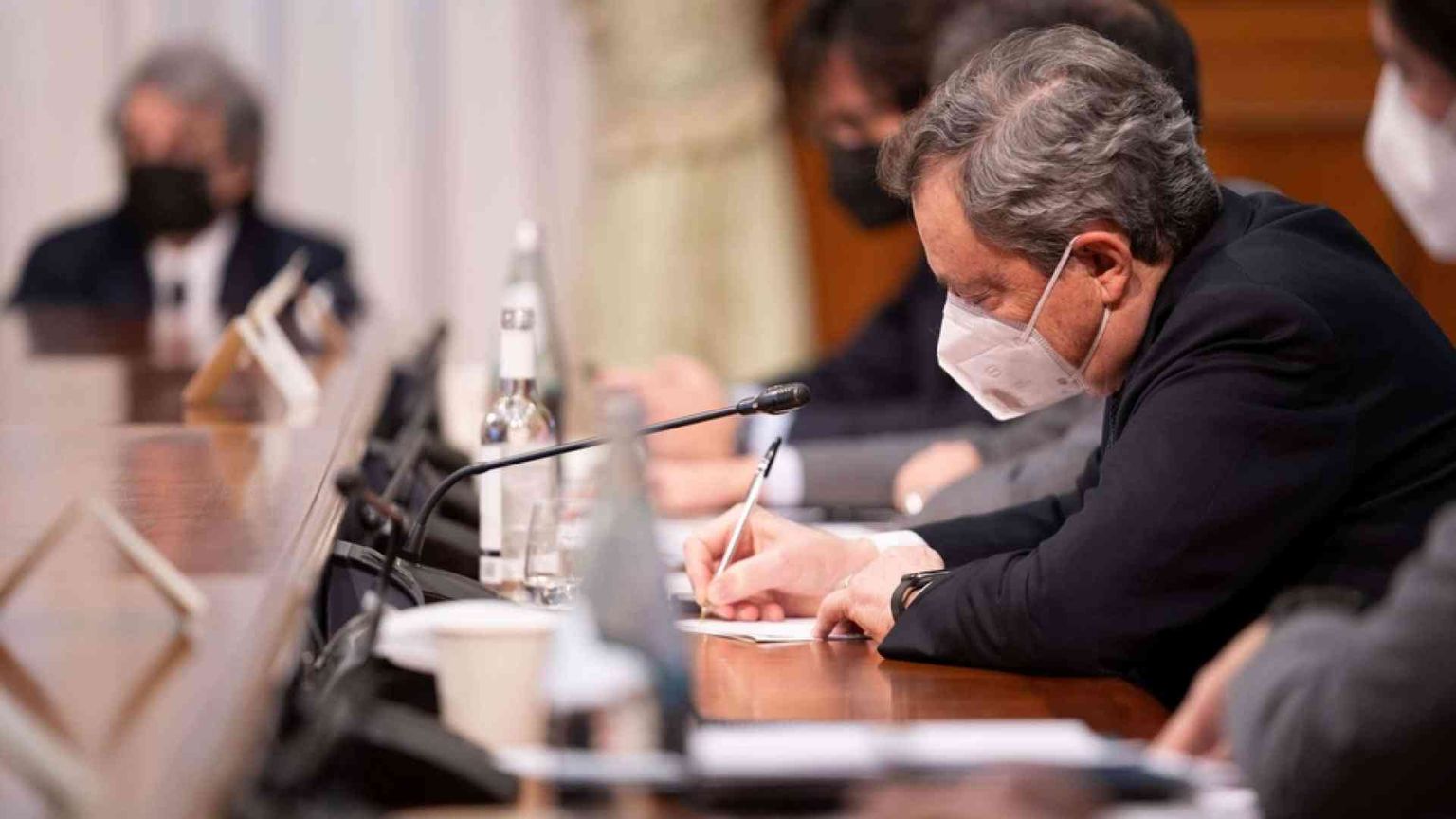 Cdm: obbligo vaccinale per tutti gli over 50. Scuola, ecco quando scatta la Dad