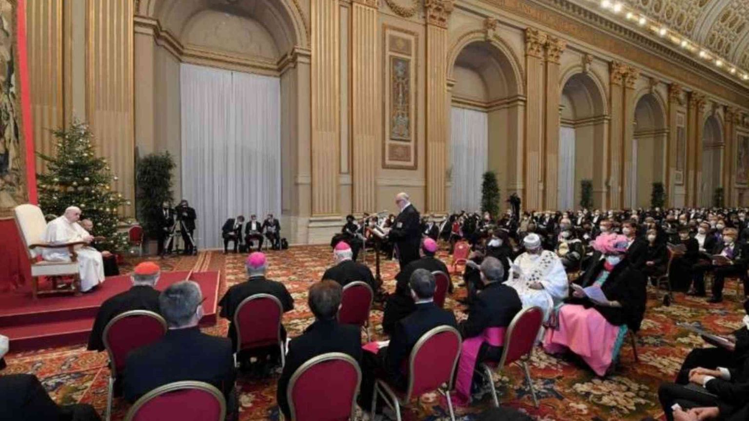 Il Papa: vaccinare il più possibile la popolazione, no ideologie