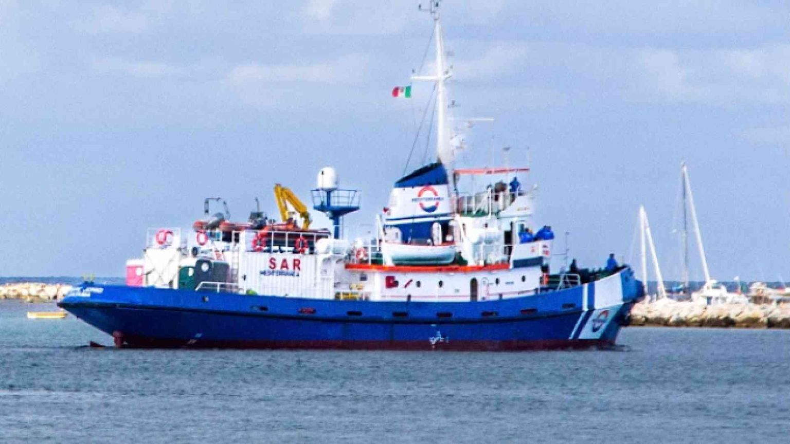 La “Mare Jonio” riprende il mare in direzione della Sar libica