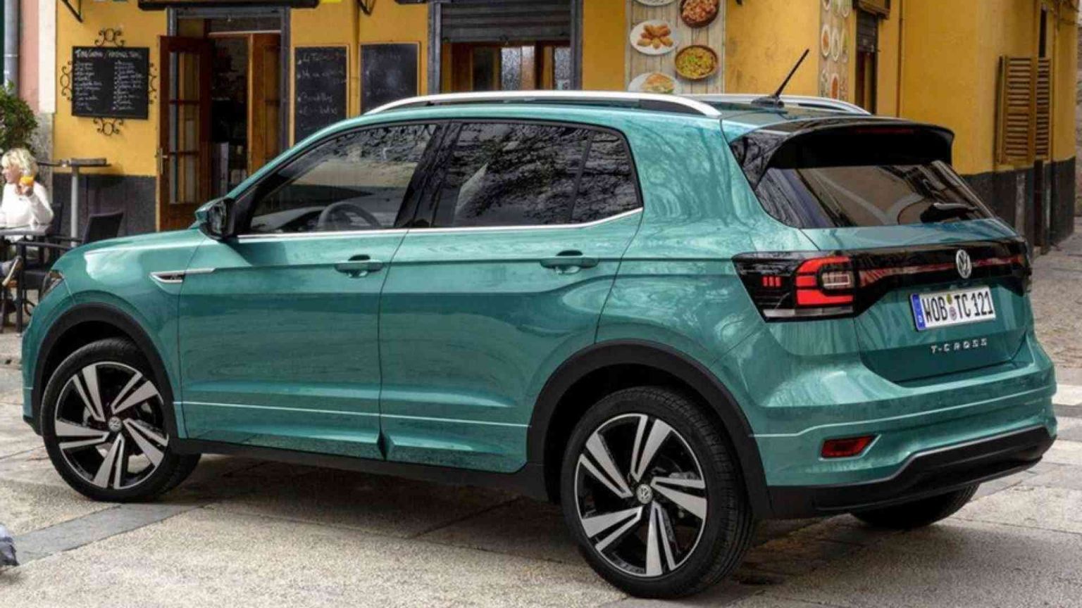 Calano ma resistono: le 10 auto a benzina più vendute nel 2021