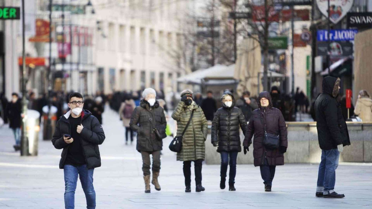 L'Austria decide l'obbligo vaccinale mentre l'Irlanda rimuove le restrizioni