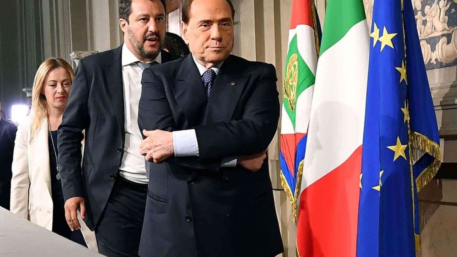 Berlusconi si ritira dalla corsa per il Quirinale. E spunta Riccardi
