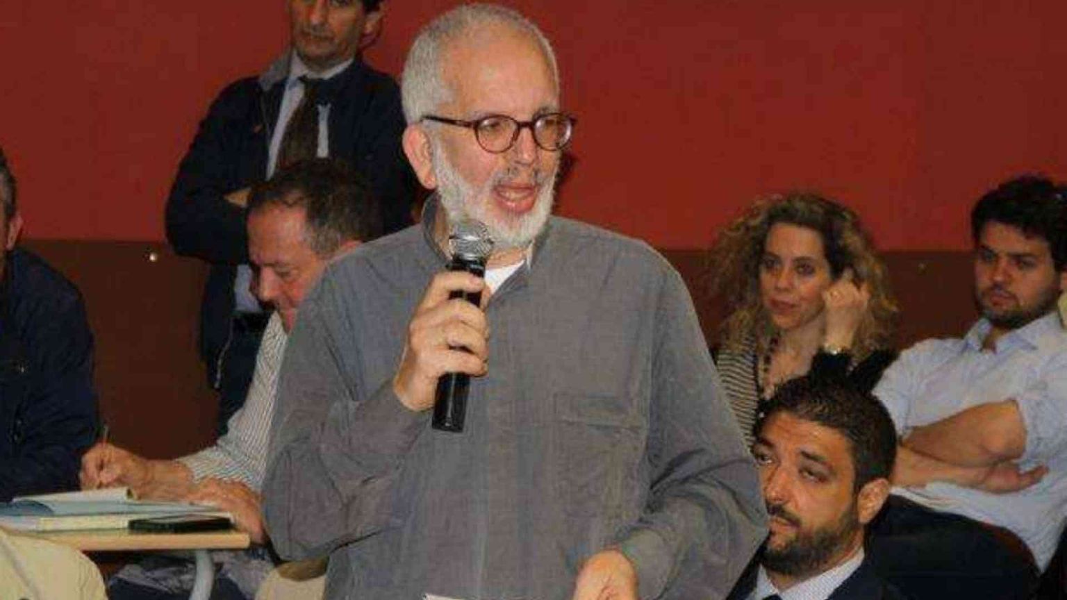 «Io prete, fra la gente ferita dal Covid che la mafia tenta con i suoi favori»