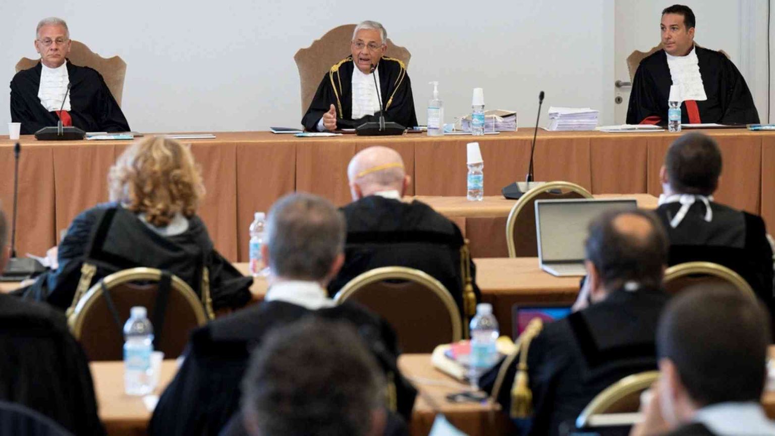 Nuovo rinvio a giudizio per Becciu. Archiviato Di Ruzza