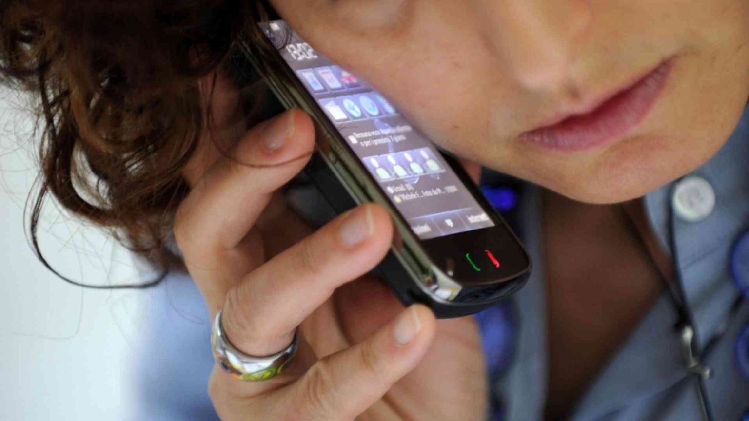 «Cerchi lavoro? Manda foto in costume». Multata azienda di Napoli