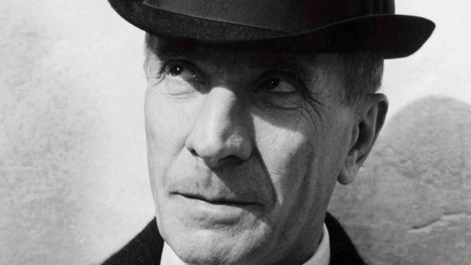 Buzzati e il varco che porta all’«altrove»