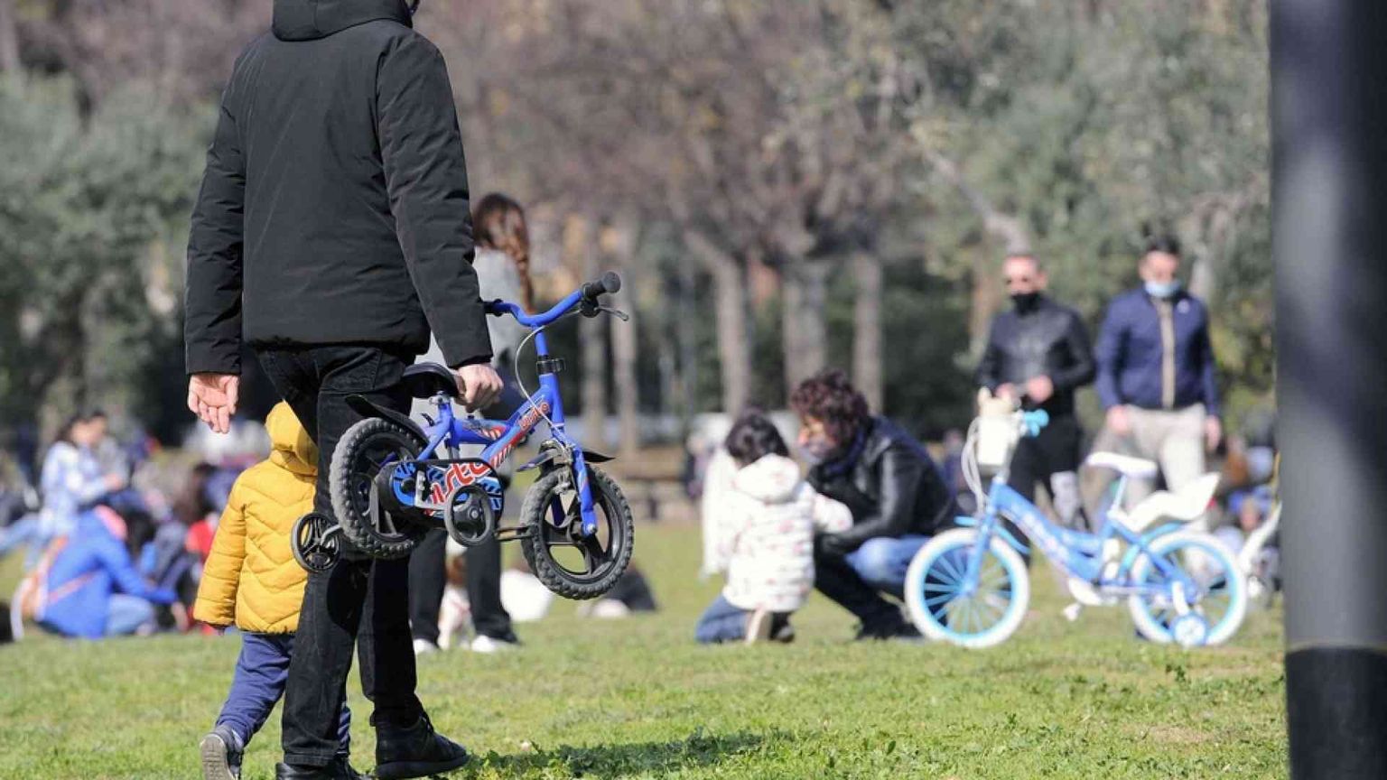 Perché investire nelle relazioni può portare più nascite e felicità