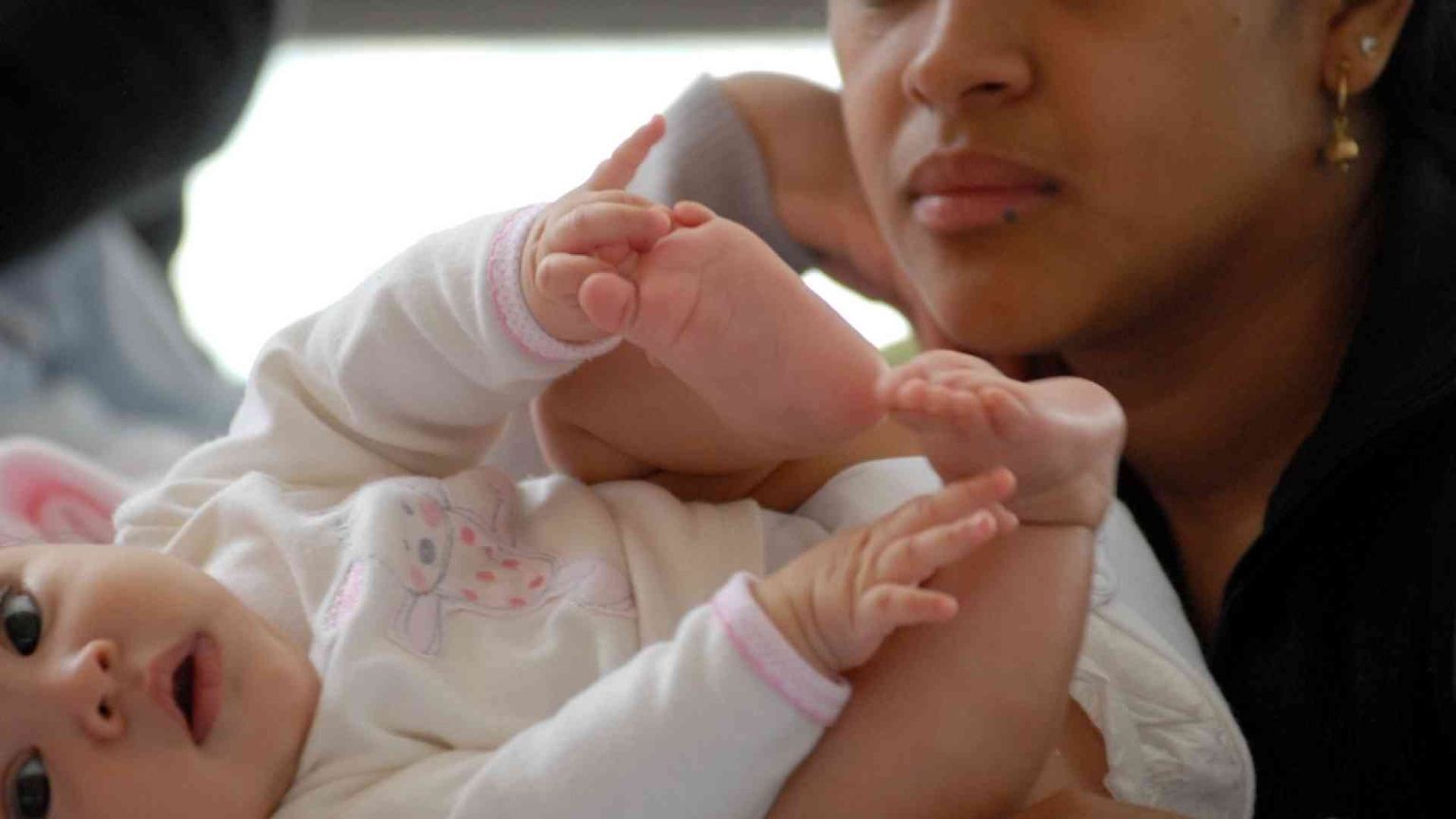 Con più soldi alle madri povere migliora il cervello dei bambini