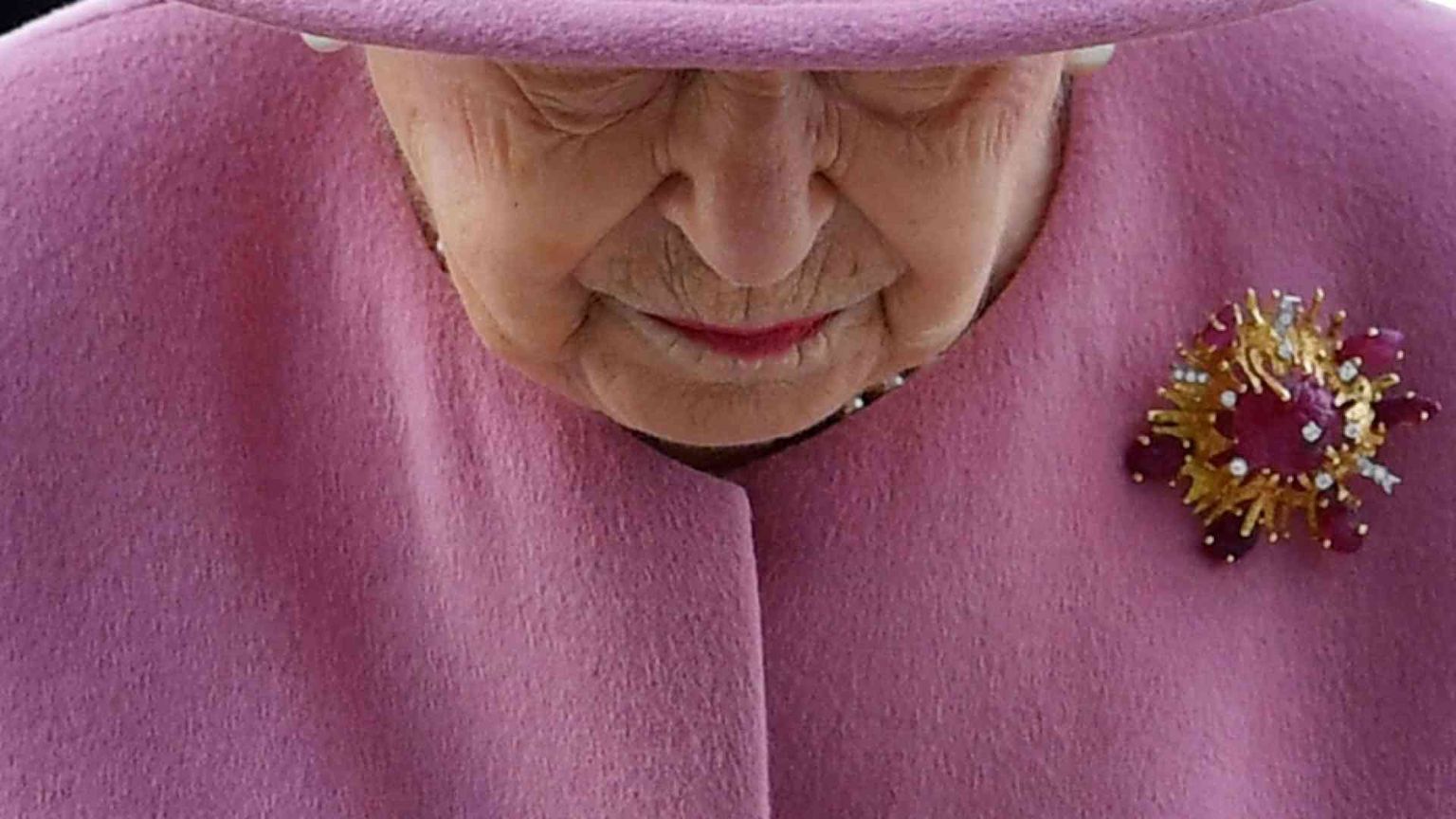 Una doppia crisi nel Regno Unito offusca il giubileo di Elisabetta