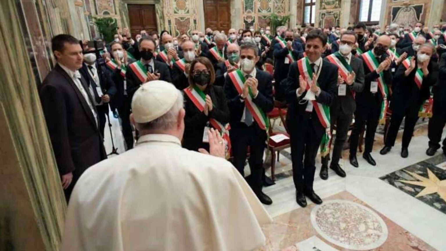 Il Papa ai sindaci: investire in bellezza, educazione, legalità