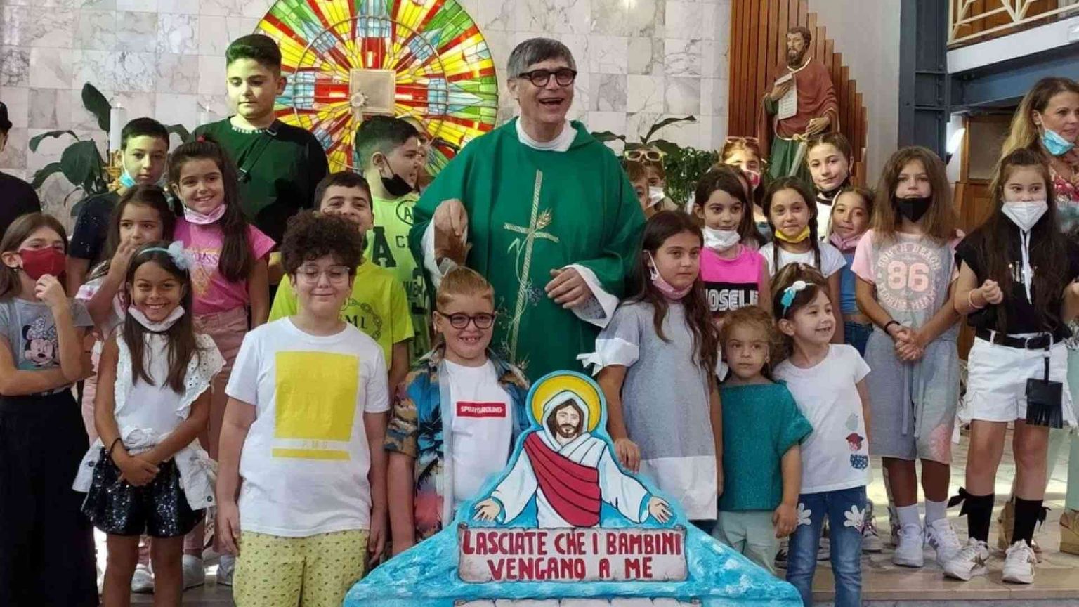 Il parroco: il Mistero ha la voce dei bimbi. Dalla paura alla vita