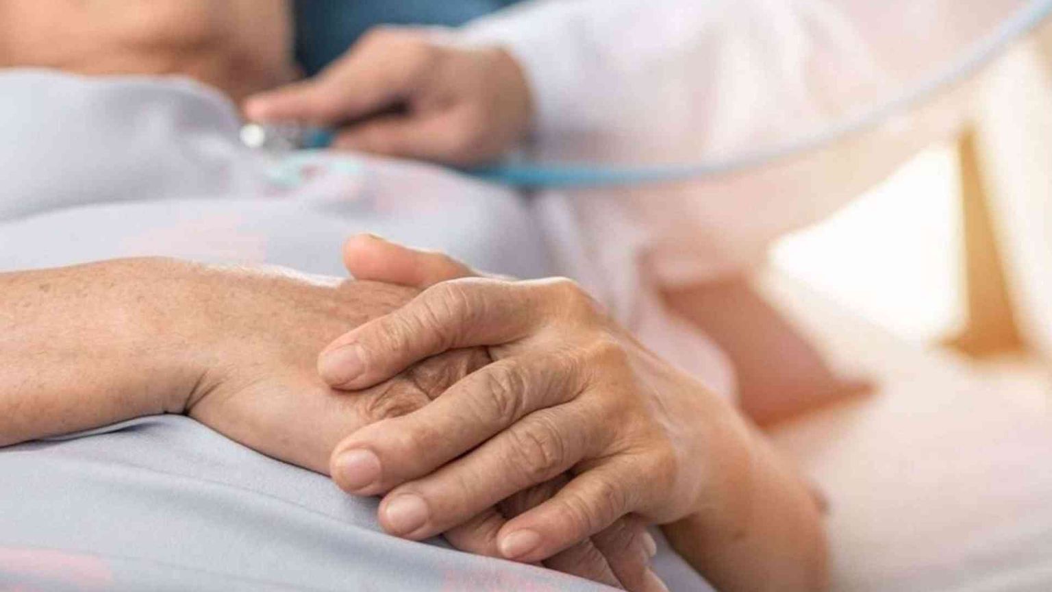 La Cei: vicinanza ai malati, più cure palliative