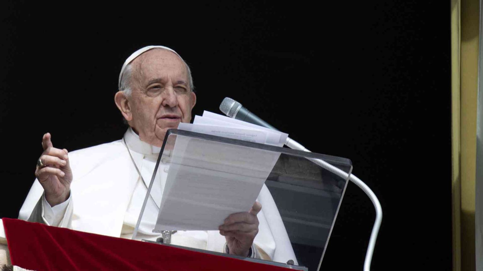 Il Papa: preghiamo in silenzio per l'Ucraina