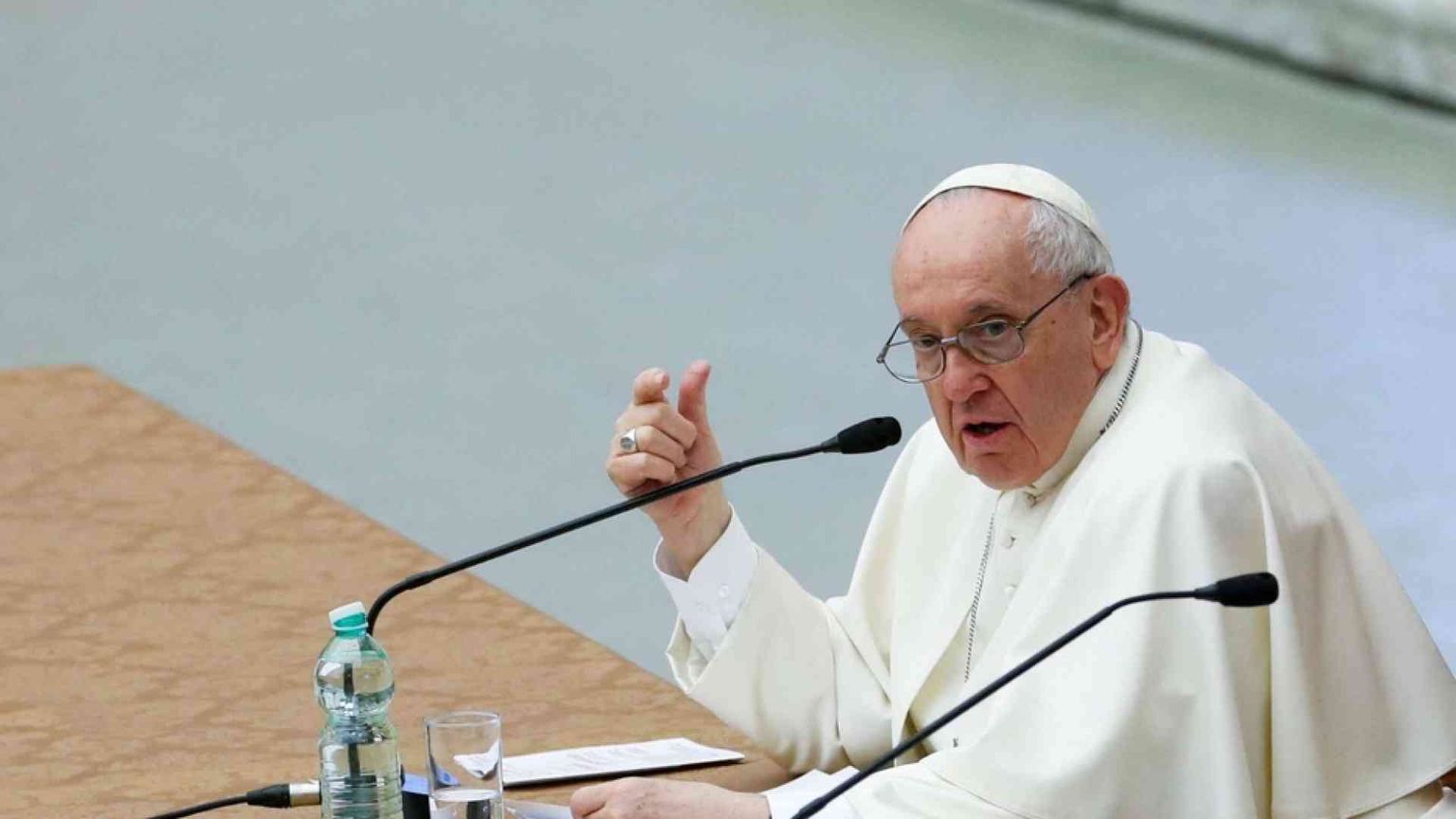 Il Papa: il mondo è campione nel fare la guerra, vergogna per tutti