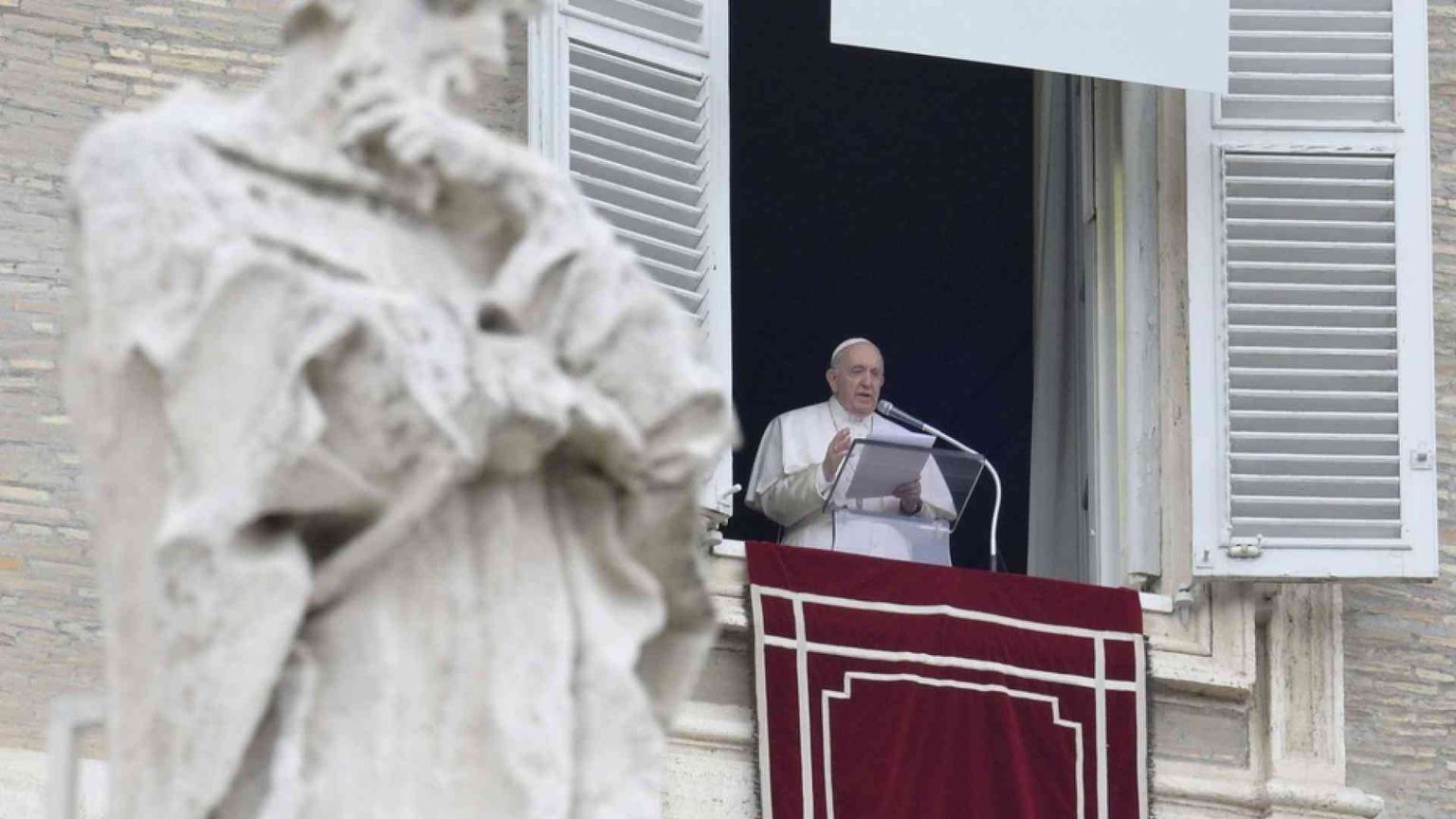 Il Papa: "Come è triste che popoli cristiani si facciano la guerra"