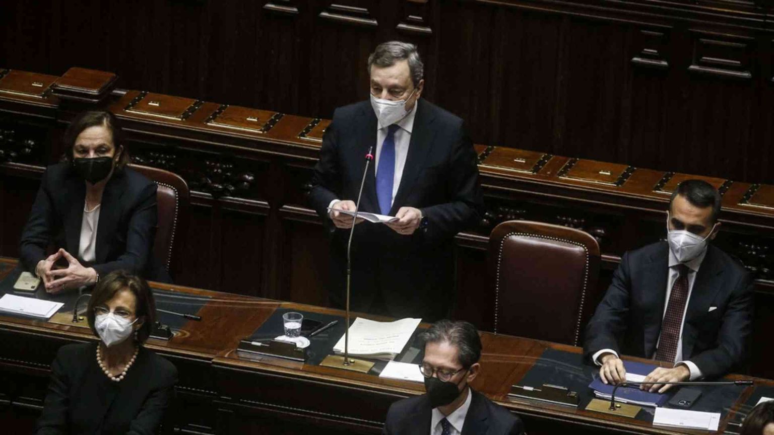 Draghi: Parlamento sia unito, 3.400 uomini alla Nato. Energia, piano anticrisi